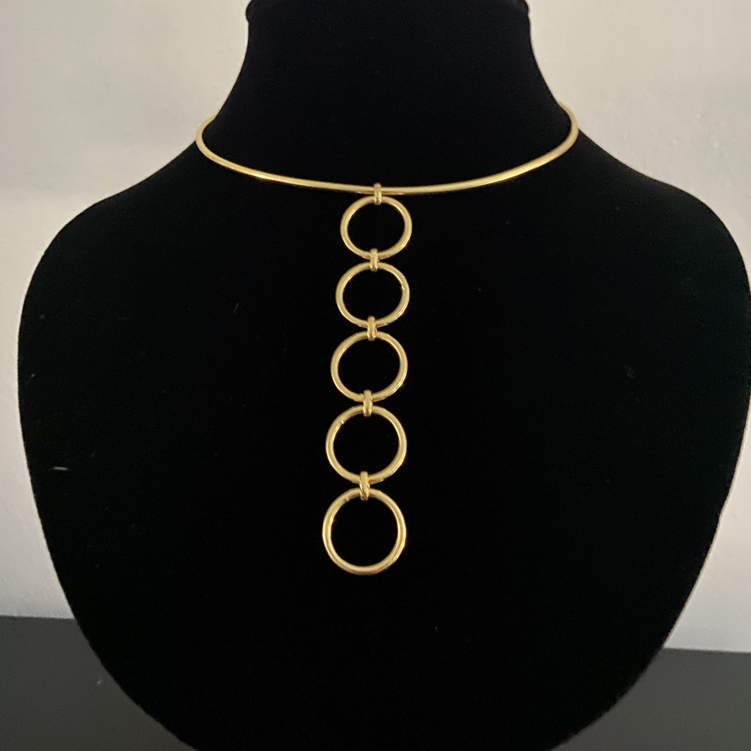 Choker mit vergoldetem Anhänger