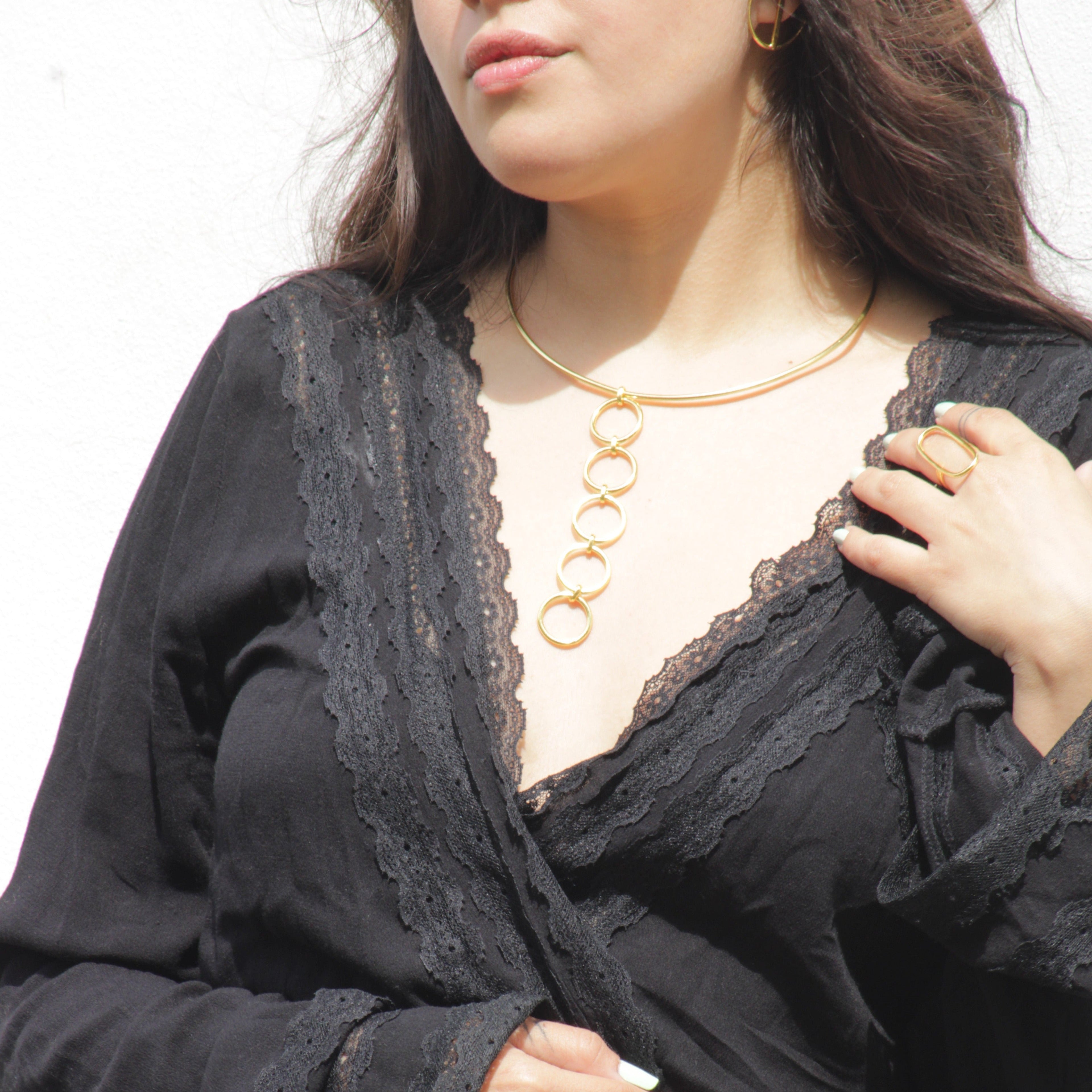 Choker mit vergoldetem Anhänger