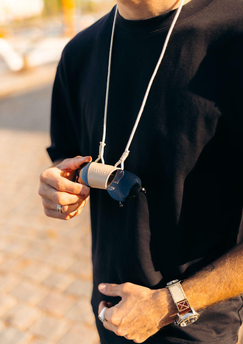 Sonnenbrillen-Halter aus echtem Leder