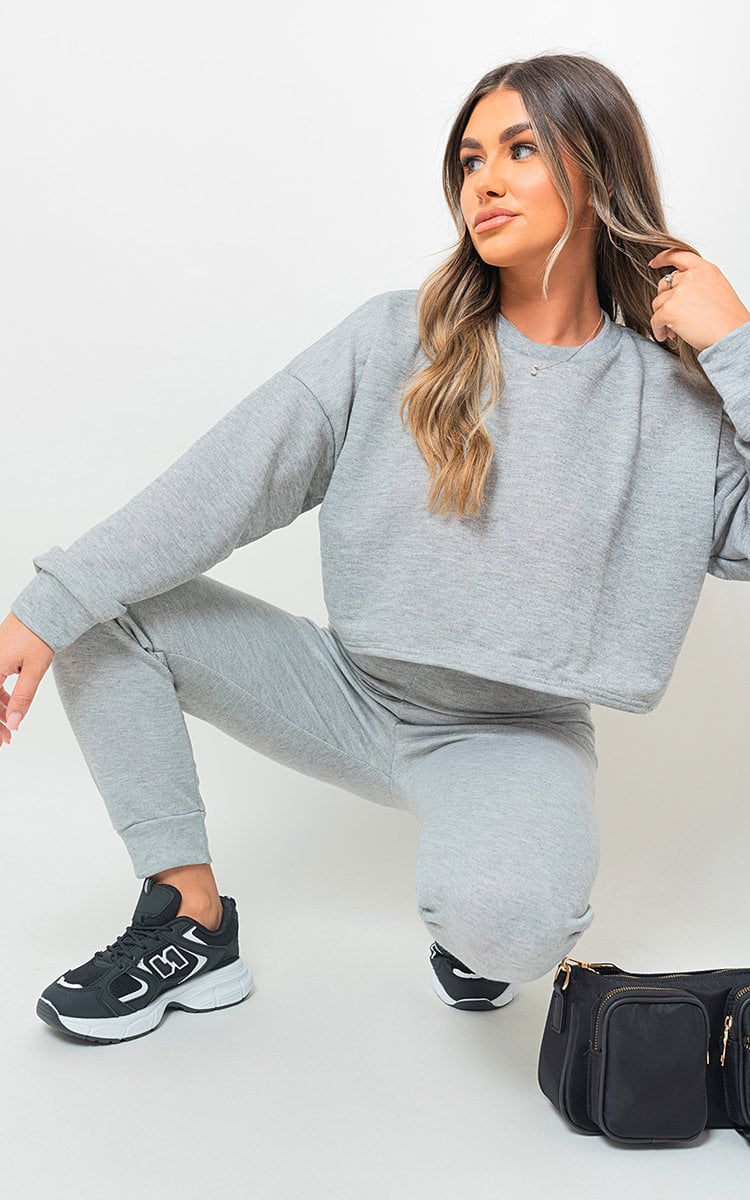 Loungewear-Set mit Sweatshirt und Jogginghose