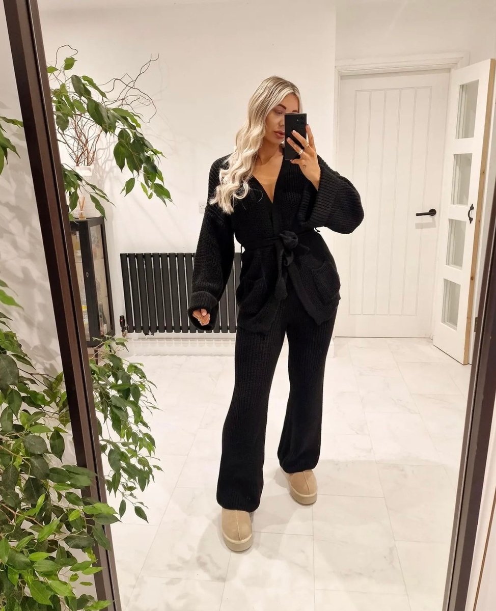 Gestricktes Zweiteiler-Set mit Gürtel