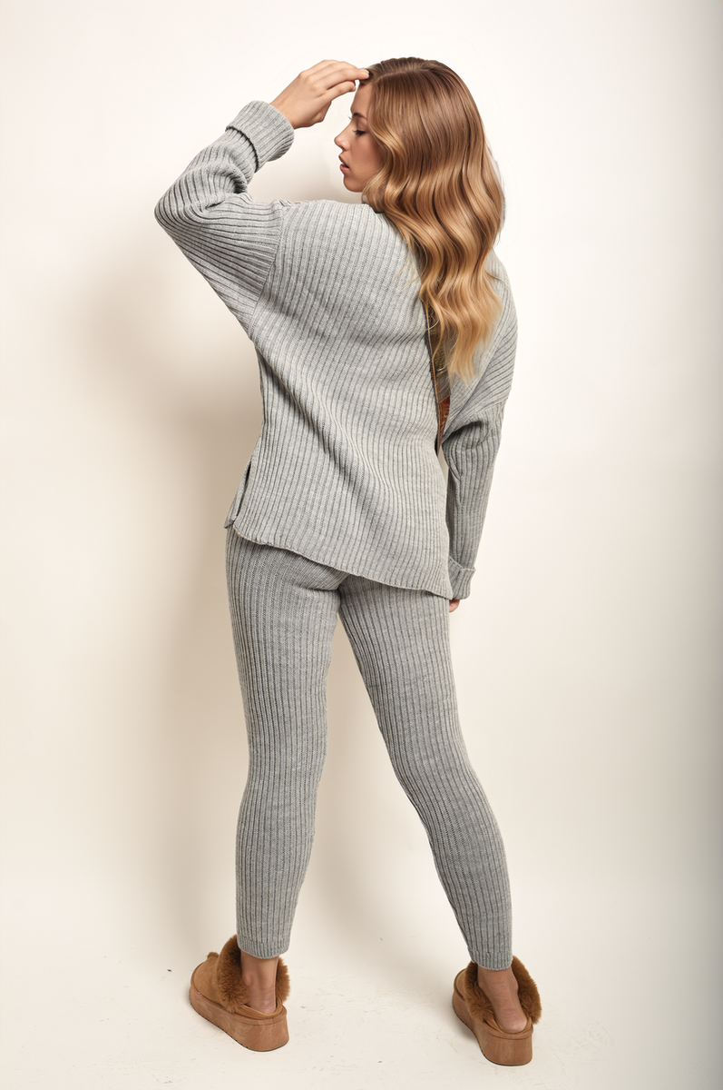 Grobgestricktes Set mit Rollkragen