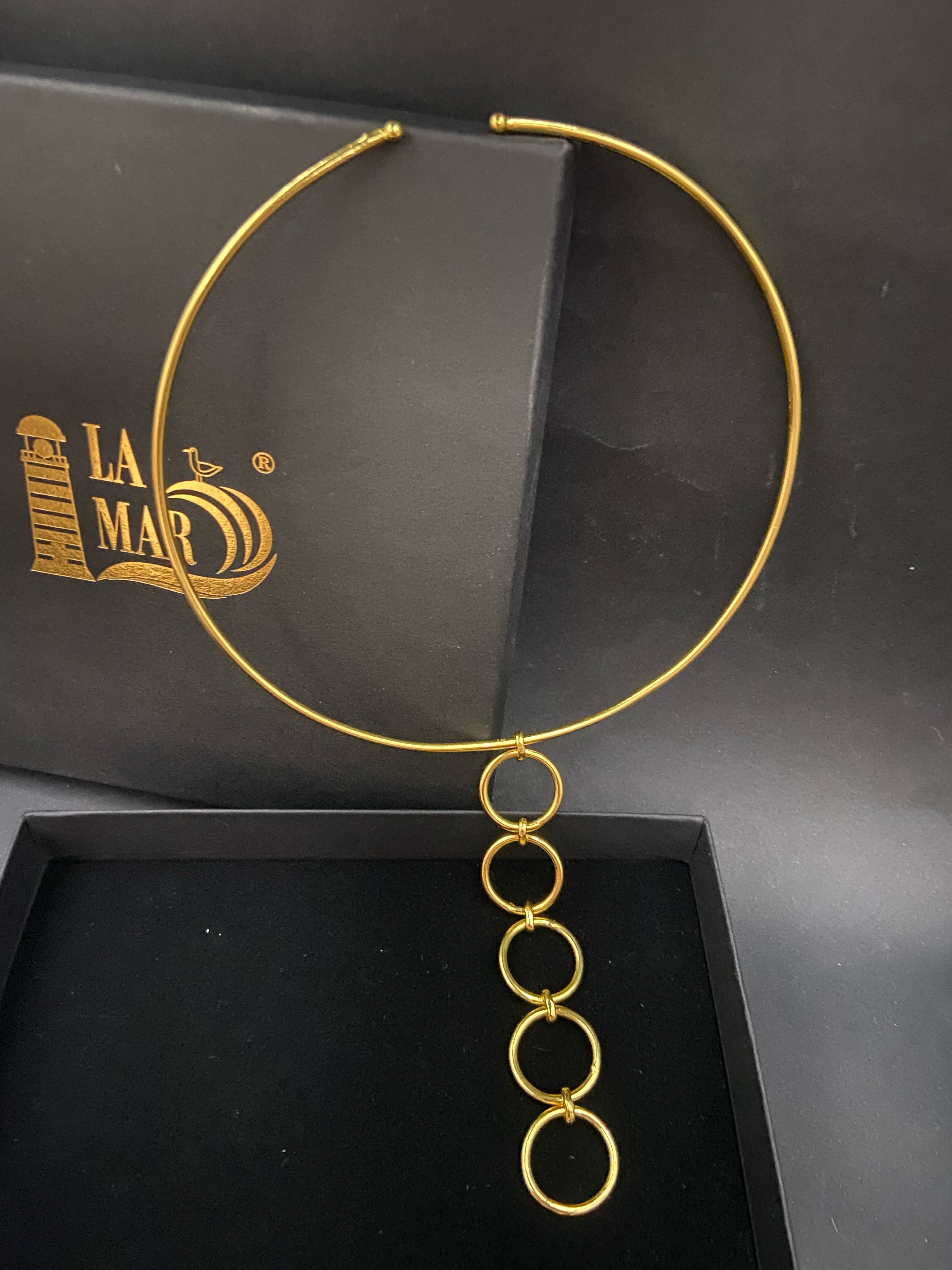 Choker mit vergoldetem Anhänger