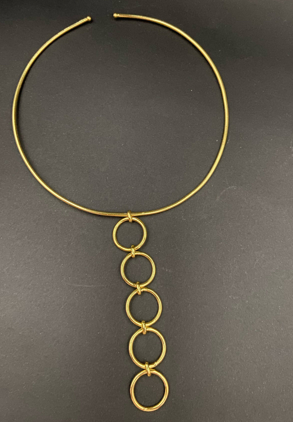 Choker mit vergoldetem Anhänger