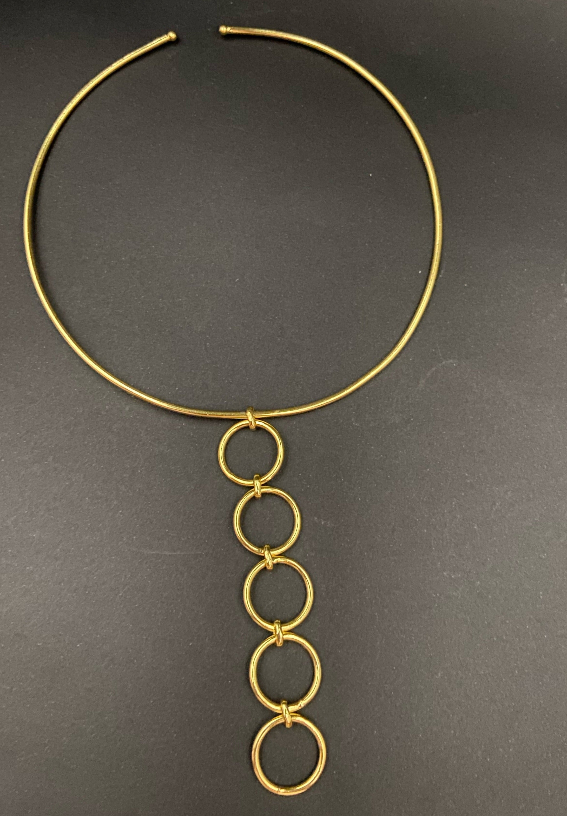 Choker mit vergoldetem Anhänger